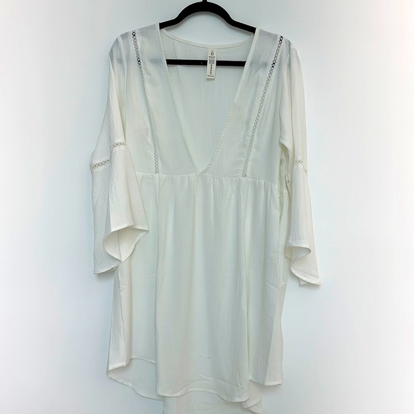 White classy beach or pool cover. - Picture 2 of 6